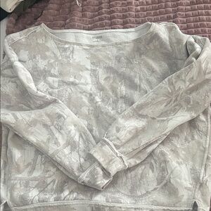 Hollister Women's Gray Patterned Sweater